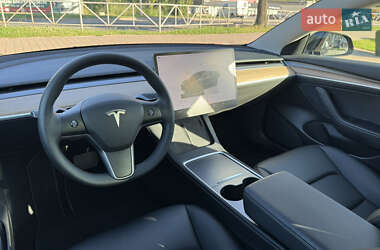 Седан Tesla Model 3 2022 в 