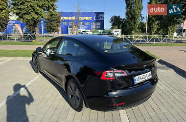 Седан Tesla Model 3 2022 в 