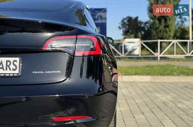 Седан Tesla Model 3 2022 в 