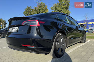 Седан Tesla Model 3 2022 в 