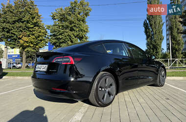 Седан Tesla Model 3 2022 в 
