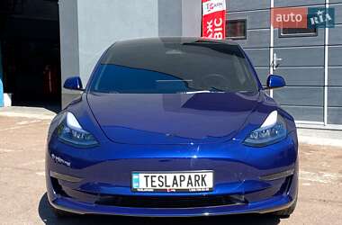 Седан Tesla Model 3 2023 в 