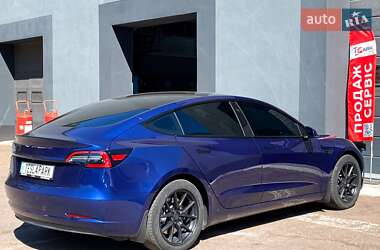 Седан Tesla Model 3 2023 в 