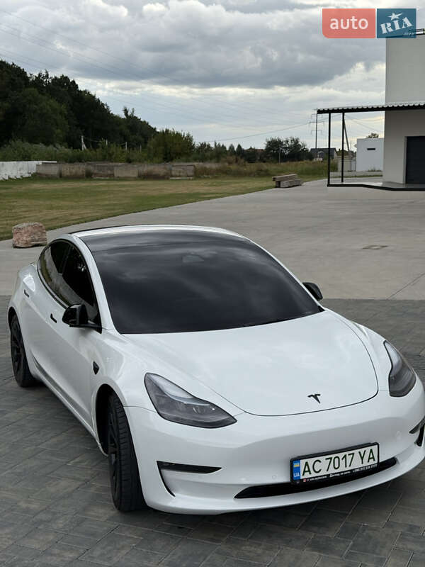 Седан Tesla Model 3 2022 в Луцке