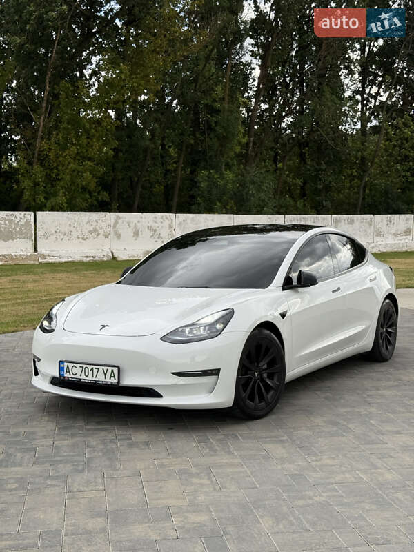 Седан Tesla Model 3 2022 в Луцке