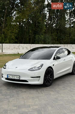 Седан Tesla Model 3 2022 в 