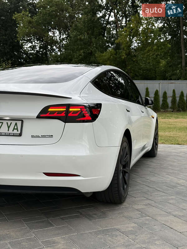 Седан Tesla Model 3 2022 в Луцке