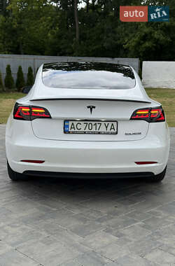 Седан Tesla Model 3 2022 в 
