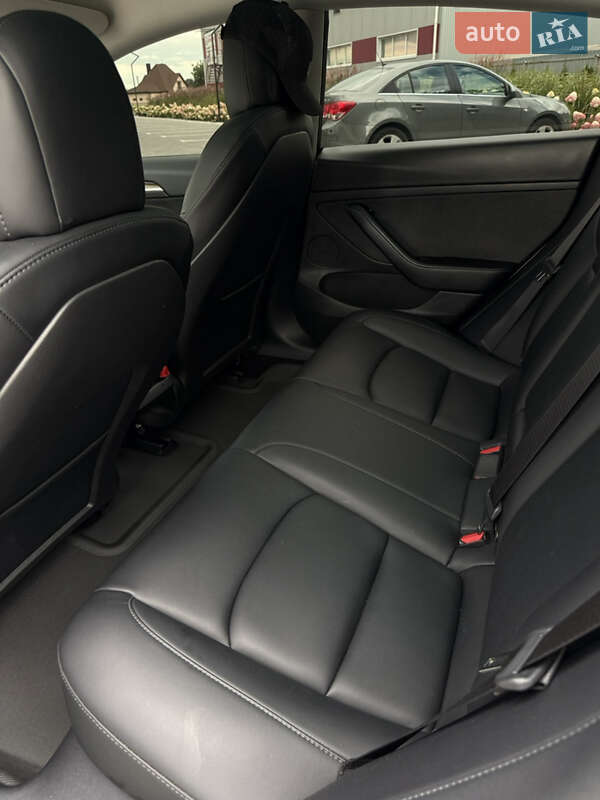 Седан Tesla Model 3 2022 в Луцьку