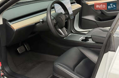 Седан Tesla Model 3 2022 в 