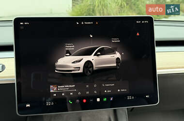 Седан Tesla Model 3 2022 в 