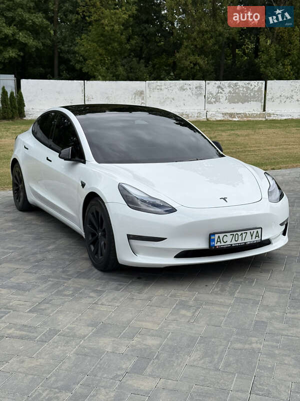 Седан Tesla Model 3 2022 в Луцке