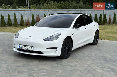 Седан Tesla Model 3 2022 в 