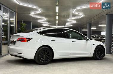 Седан Tesla Model 3 2022 в 