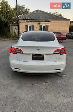 Седан Tesla Model 3 2021 в 
