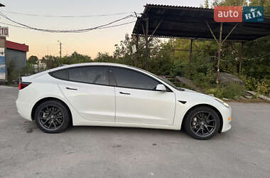 Седан Tesla Model 3 2021 в 