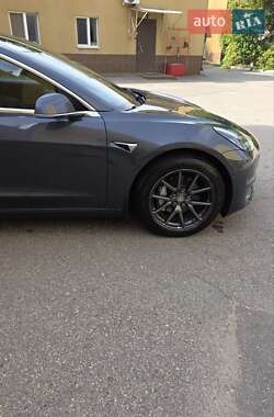 Седан Tesla Model 3 2018 в 