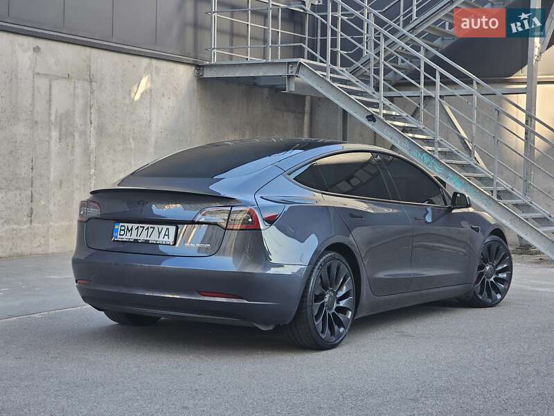 Седан Tesla Model 3 2021 в Киеве