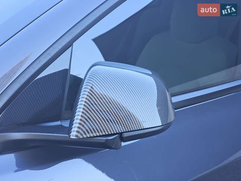 Седан Tesla Model 3 2021 в Киеве