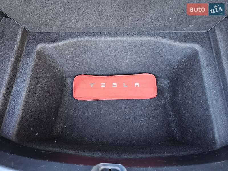 Седан Tesla Model 3 2021 в Киеве