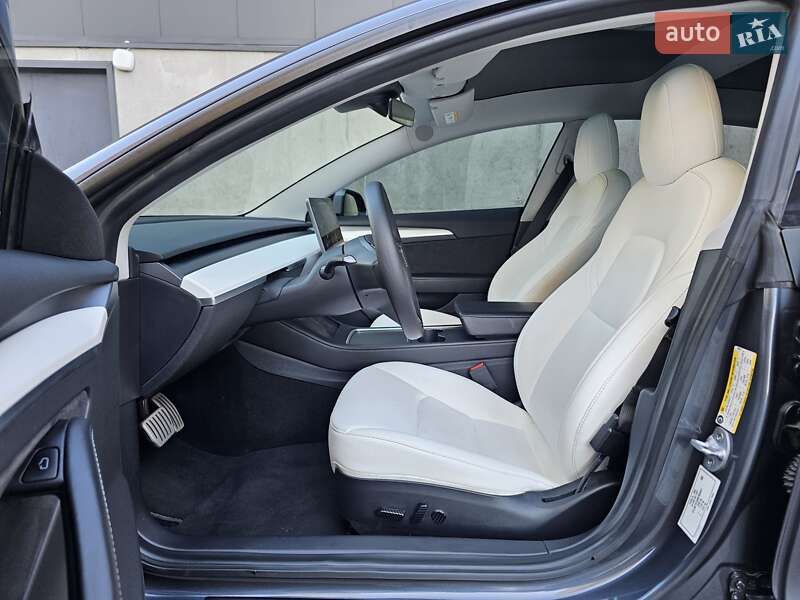 Седан Tesla Model 3 2021 в Киеве