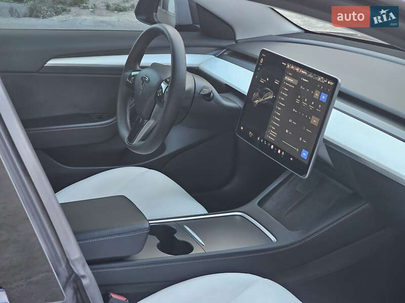 Седан Tesla Model 3 2021 в Киеве