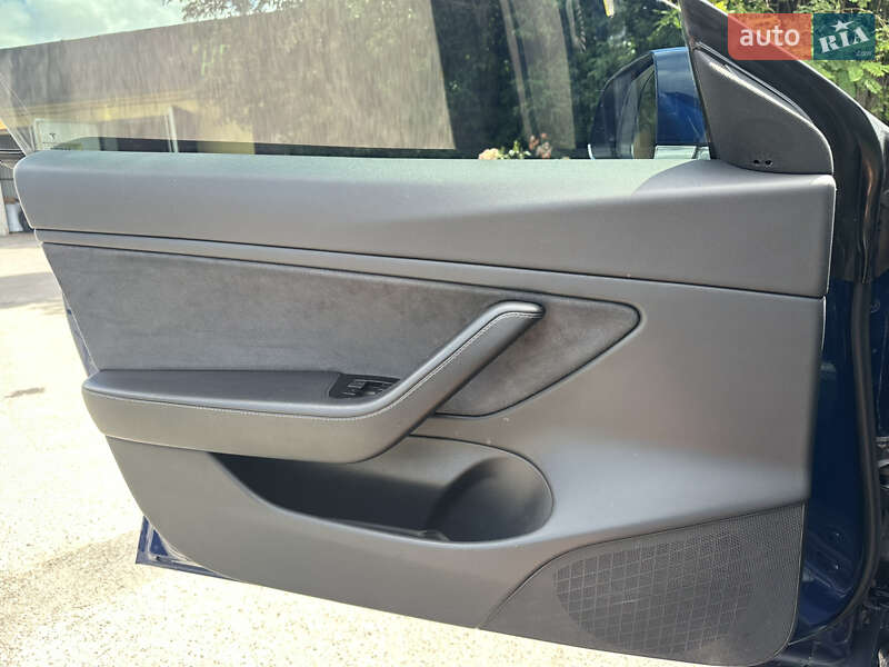 Седан Tesla Model 3 2018 в Вінниці