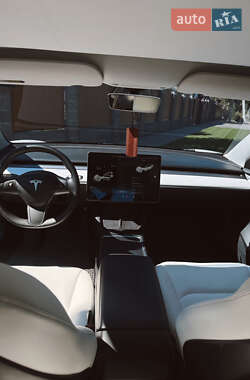 Седан Tesla Model 3 2021 в 