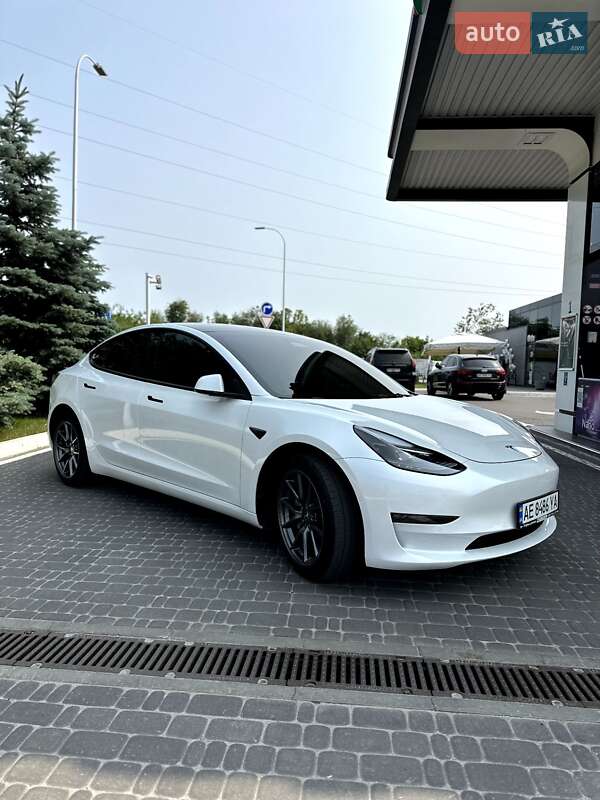Седан Tesla Model 3 2022 в 