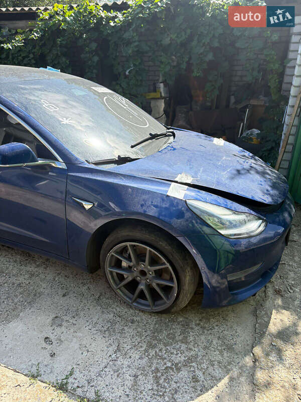 Седан Tesla Model 3 2020 в 