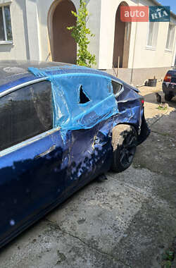Седан Tesla Model 3 2020 в 