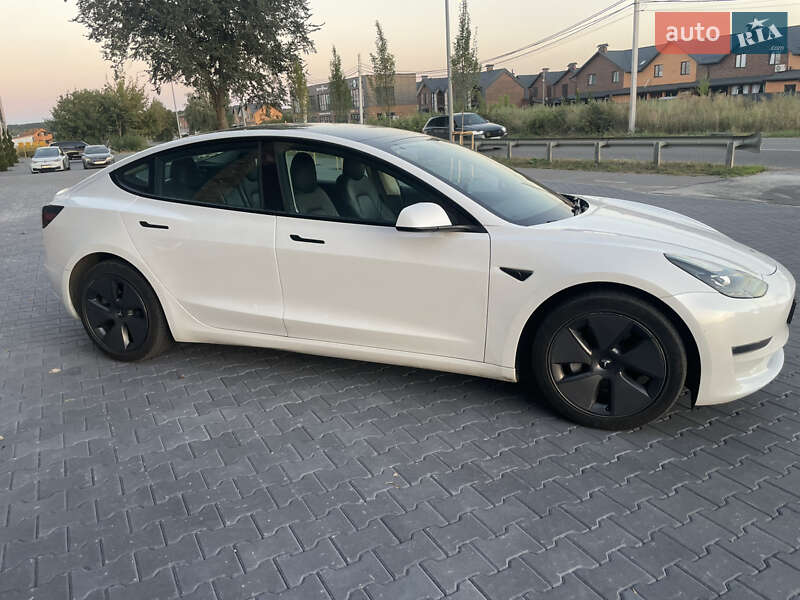 Седан Tesla Model 3 2022 в Виннице