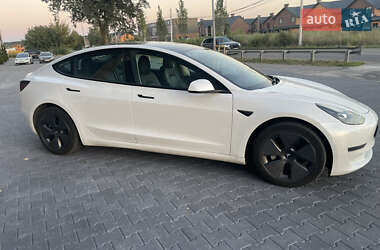 Седан Tesla Model 3 2022 в 