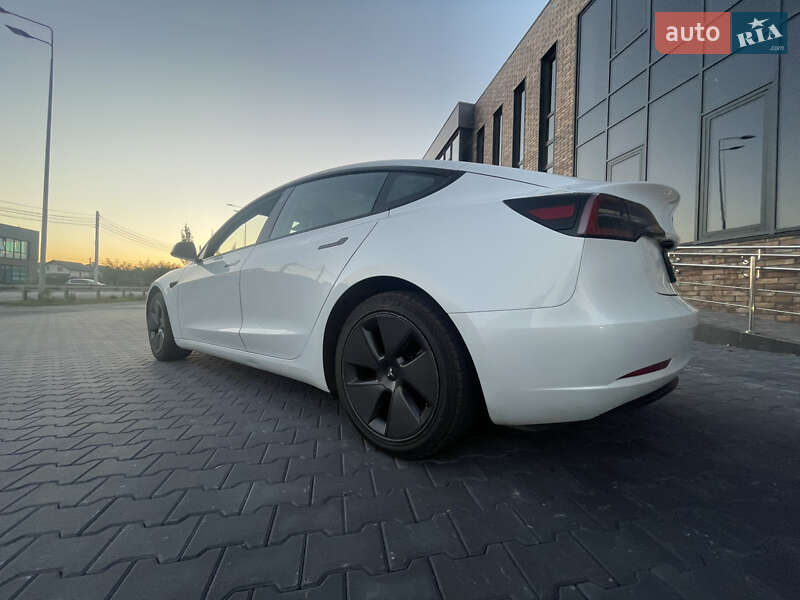 Седан Tesla Model 3 2022 в Виннице
