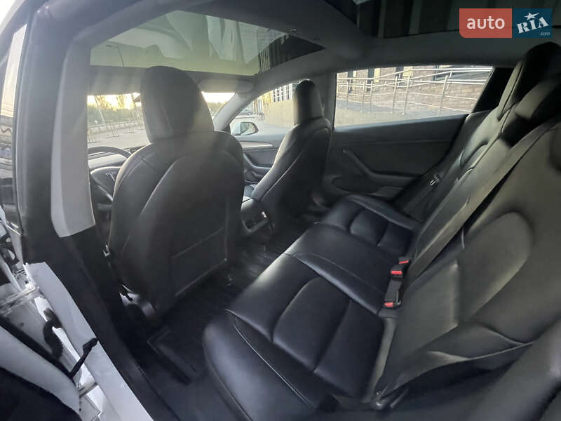 Седан Tesla Model 3 2022 в Виннице