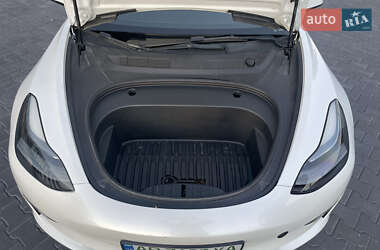 Седан Tesla Model 3 2022 в 