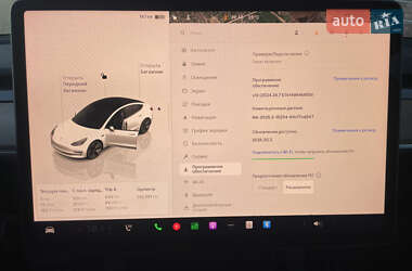 Седан Tesla Model 3 2022 в 