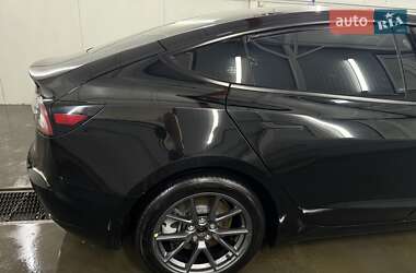Седан Tesla Model 3 2023 в 