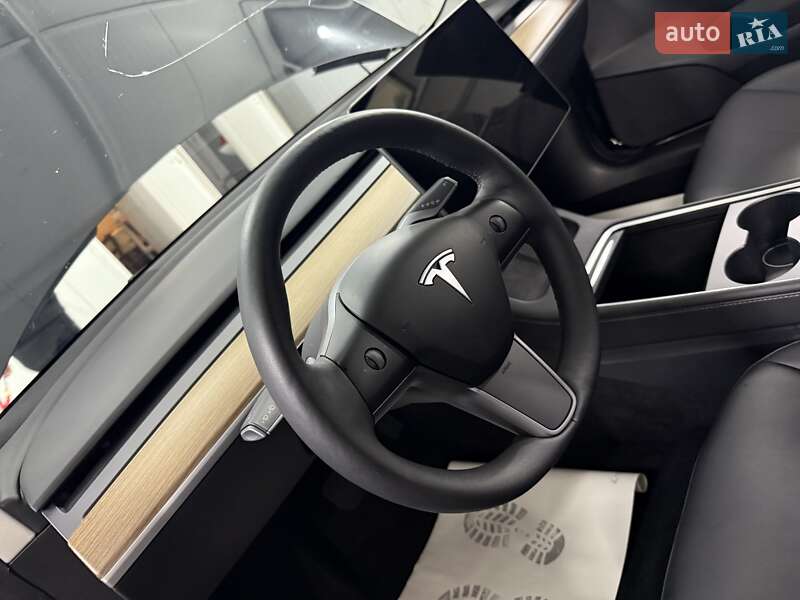 Седан Tesla Model 3 2023 в Дрогобыче