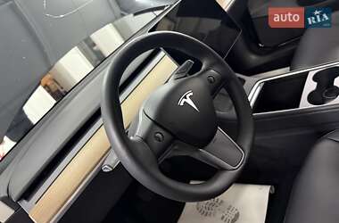 Седан Tesla Model 3 2023 в 
