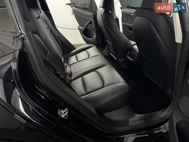 Седан Tesla Model 3 2023 в Дрогобыче