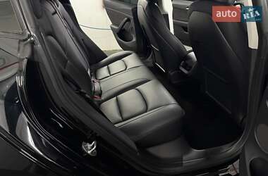 Седан Tesla Model 3 2023 в 