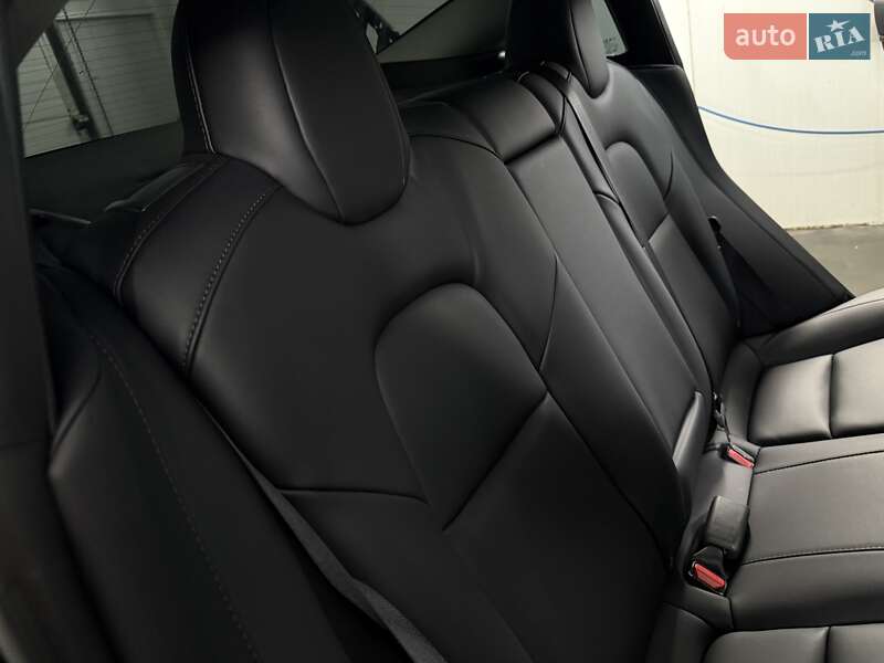 Седан Tesla Model 3 2023 в Дрогобыче