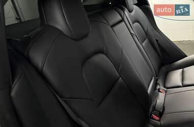 Седан Tesla Model 3 2023 в 
