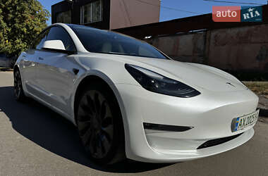 Седан Tesla Model 3 2022 в 