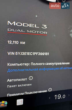 Седан Tesla Model 3 2022 в 