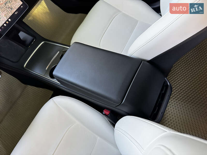 Седан Tesla Model 3 2022 в Харькове