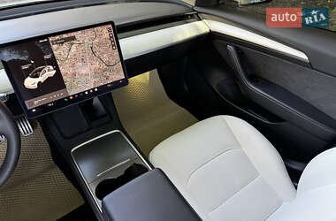 Седан Tesla Model 3 2022 в 