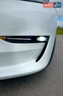 Седан Tesla Model 3 2021 в Полтаве