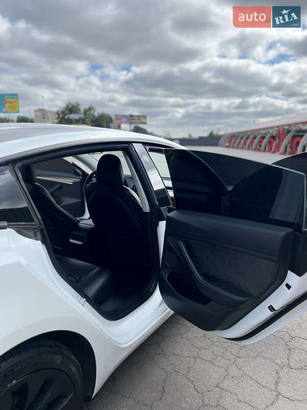Седан Tesla Model 3 2021 в Полтаві
